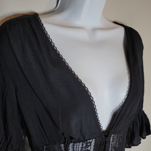 NWT Urban Outfitters Black Lace Romper Viscose Size Medium. - Picture 13 of 16